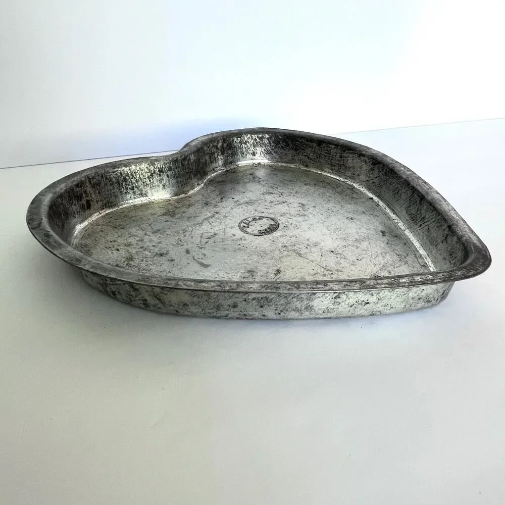 Lot of 4 Vintage Aluminum Heart Baking Pan Kitchen Decor Bake King Malco Ware